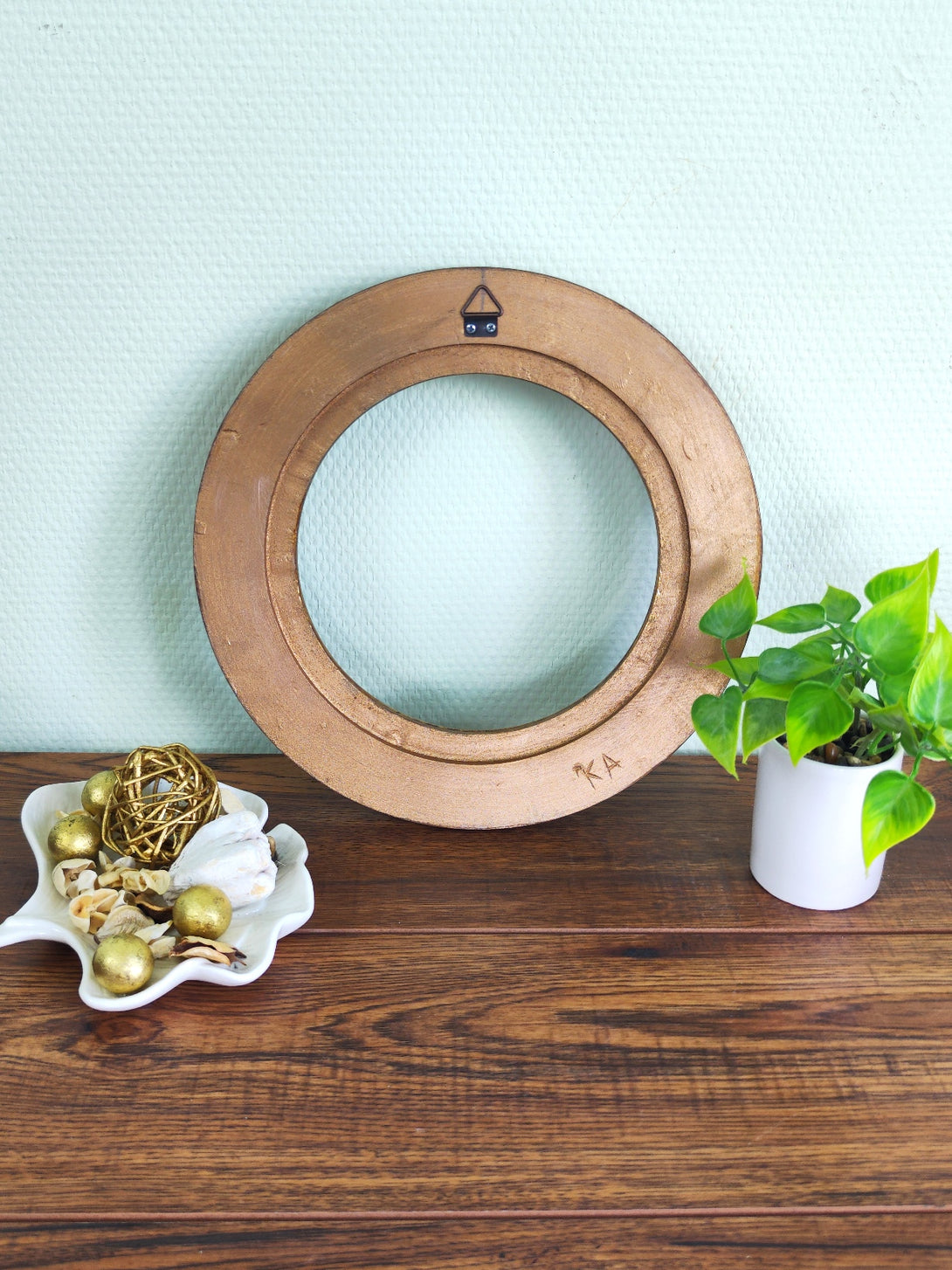 Circular vintage wooden picture frame with Gold leaf and Bronze finish