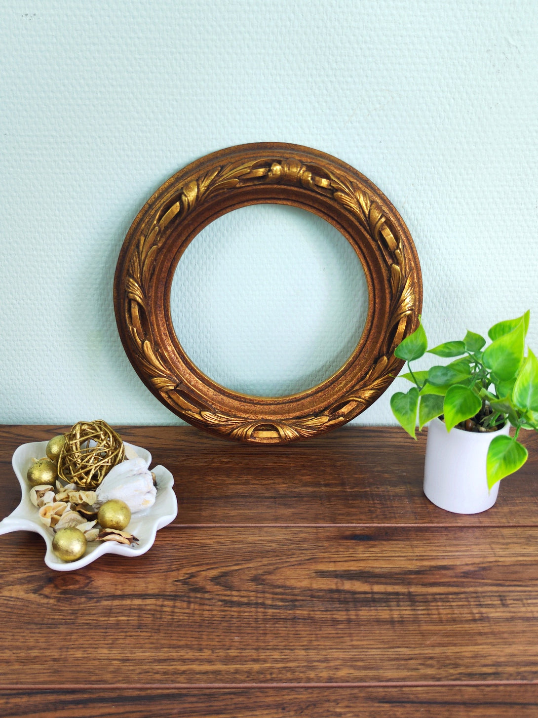 Circular wrapped leaves vintage wooden picture frame with gold leaf and bronze finish