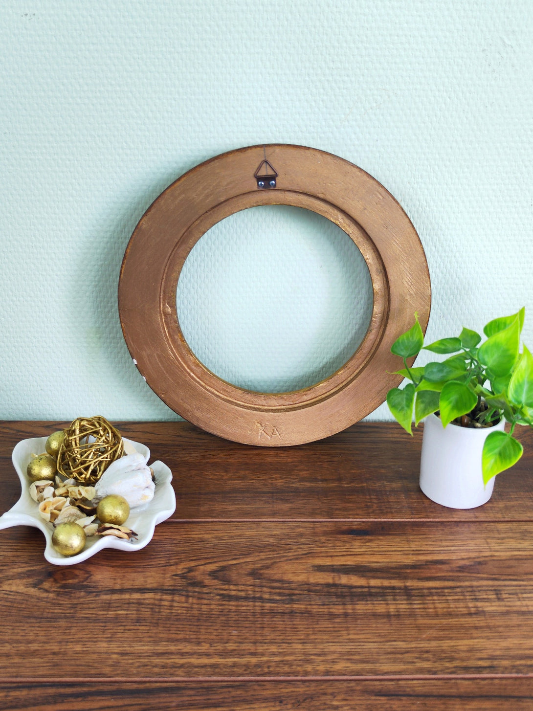 Circular wrapped leaves vintage wooden picture frame with gold leaf and bronze finish